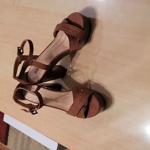 HEELS 👠 👠 👠 👠